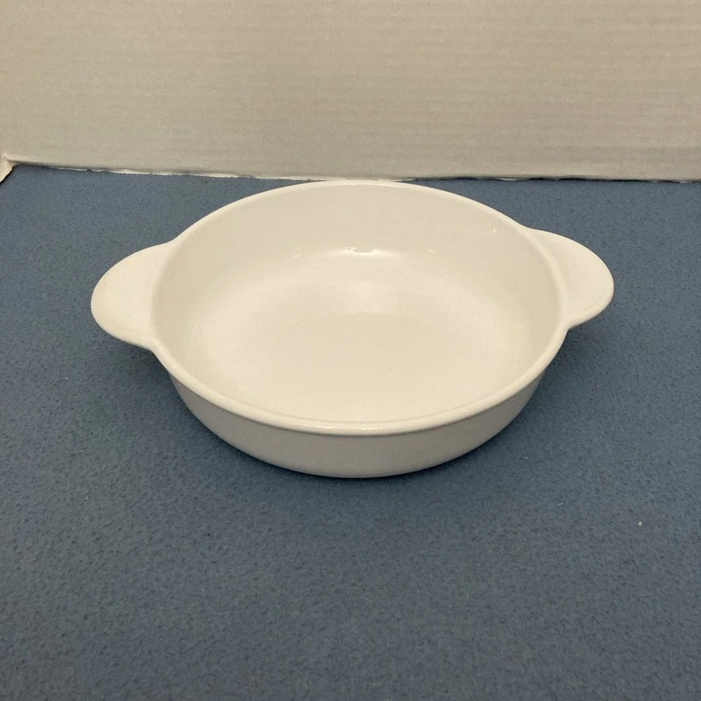 Corning Ware P-270-B White 1.3L Round Casserole Baking Dish w/Handles